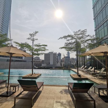 Sivatel Bangkok Hotel Екстериор снимка The pool at the hotel