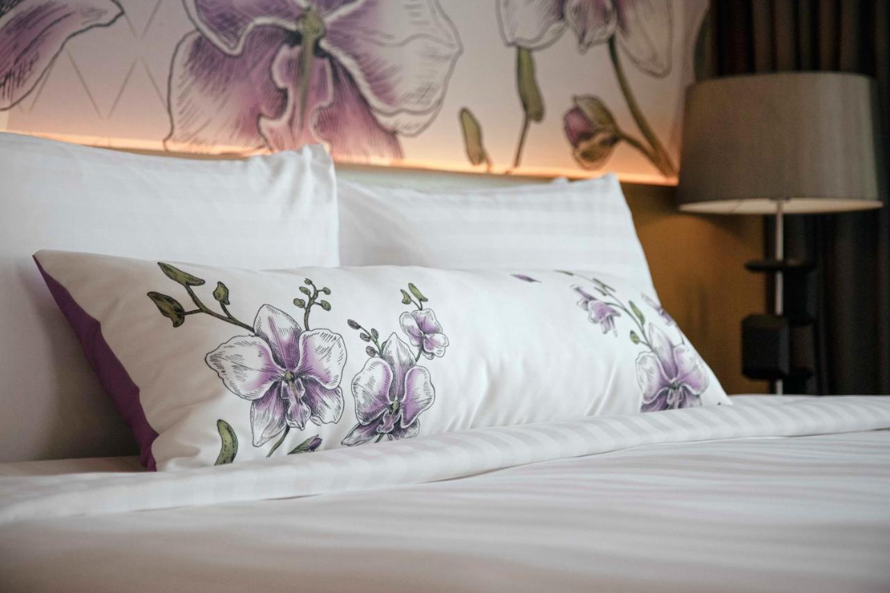 Sivatel Bangkok Hotel Екстериор снимка A pillow