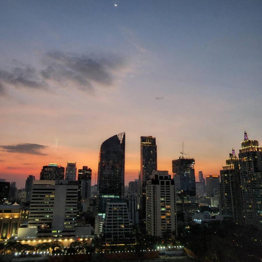 Sivatel Bangkok Hotel Екстериор снимка The Makati skyline at sunset