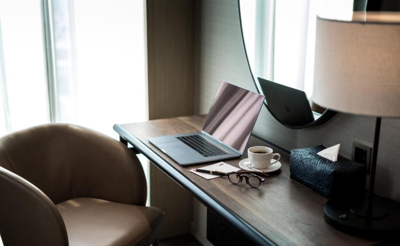 Sivatel Bangkok Hotel Екстериор снимка A laptop on a desk