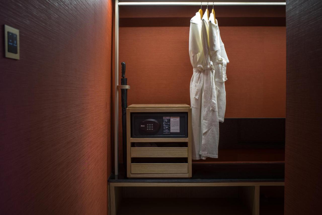 Sivatel Bangkok Hotel Екстериор снимка A safe in a hotel room