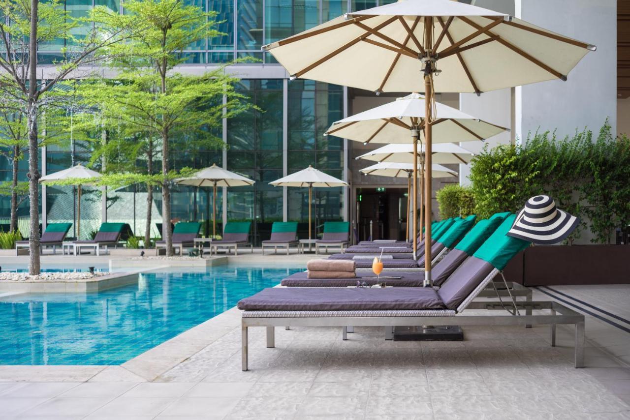 Sivatel Bangkok Hotel Екстериор снимка The swimming pool at the hotel
