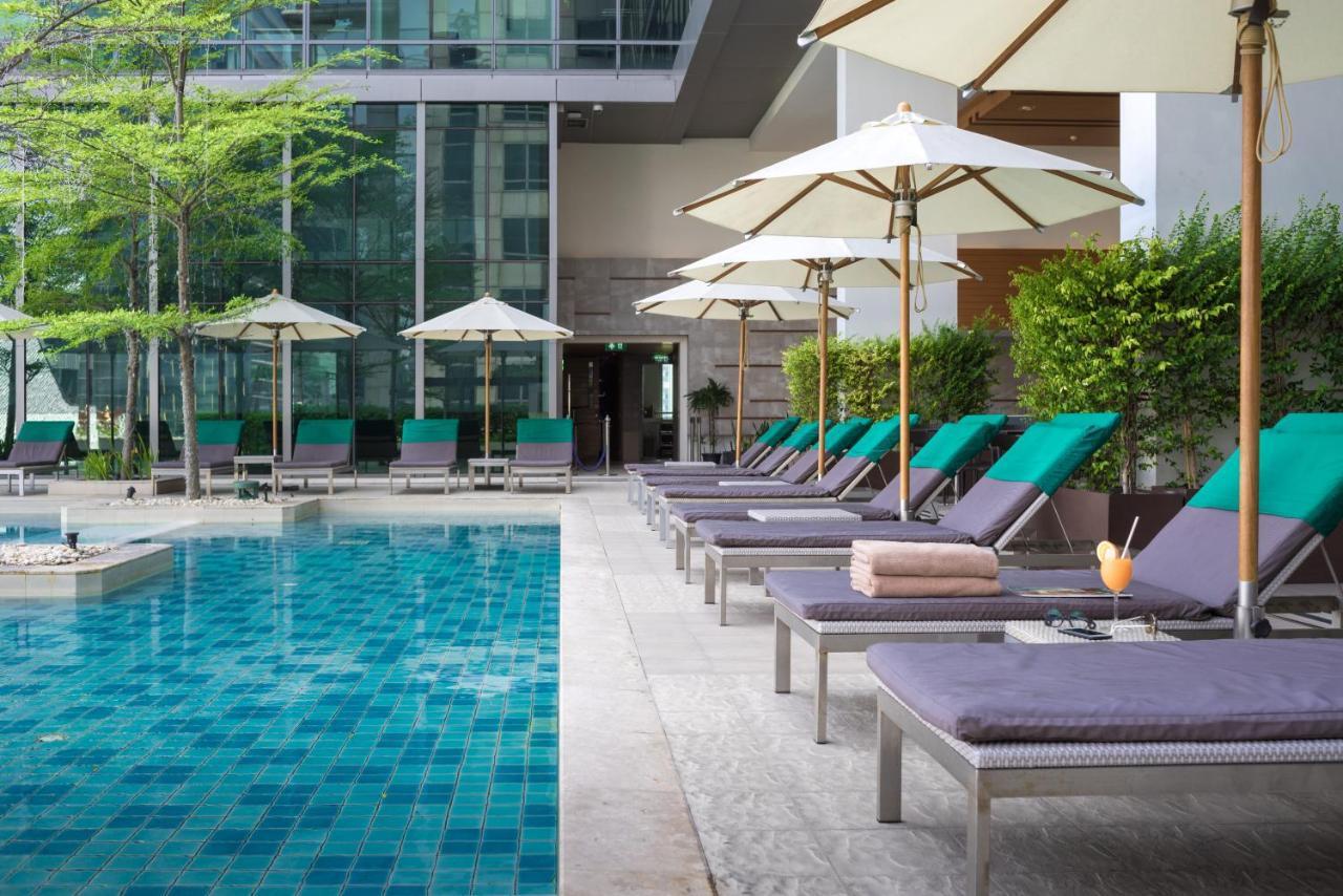 Sivatel Bangkok Hotel Екстериор снимка The swimming pool at the hotel